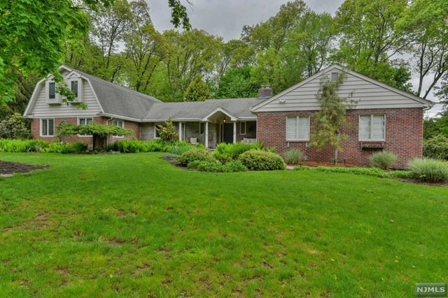 51 Locust Ln, Upper Saddle River, NJ 07458 - photo 1