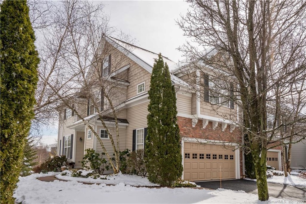 61 Goodwin Cir unit 61, Hartford, CT 06105 - photo 1