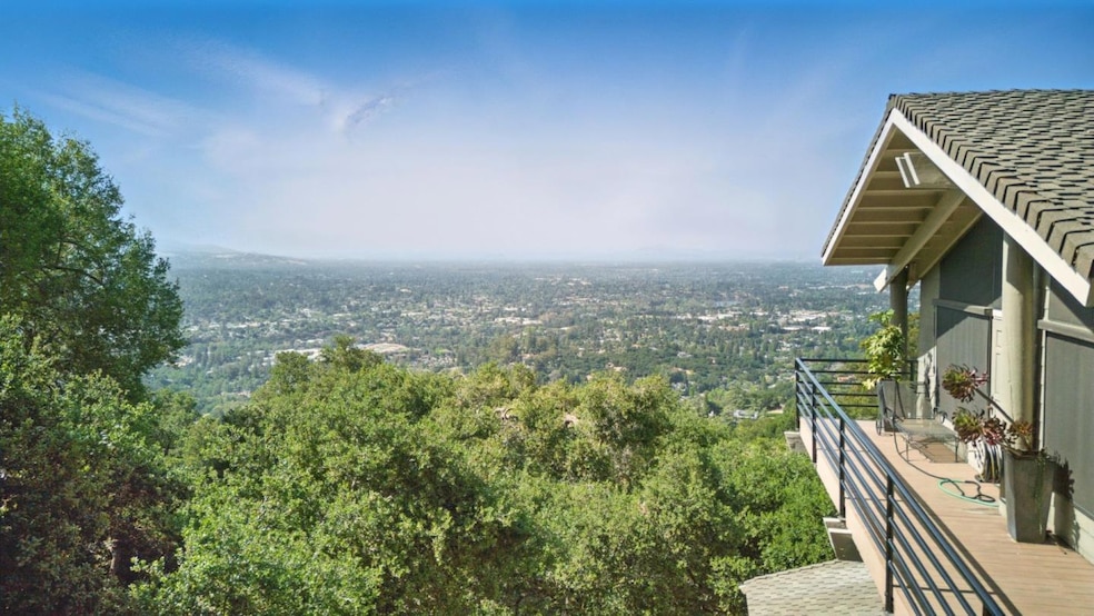 For Sale $2,500,000 • Co-Listing Agent