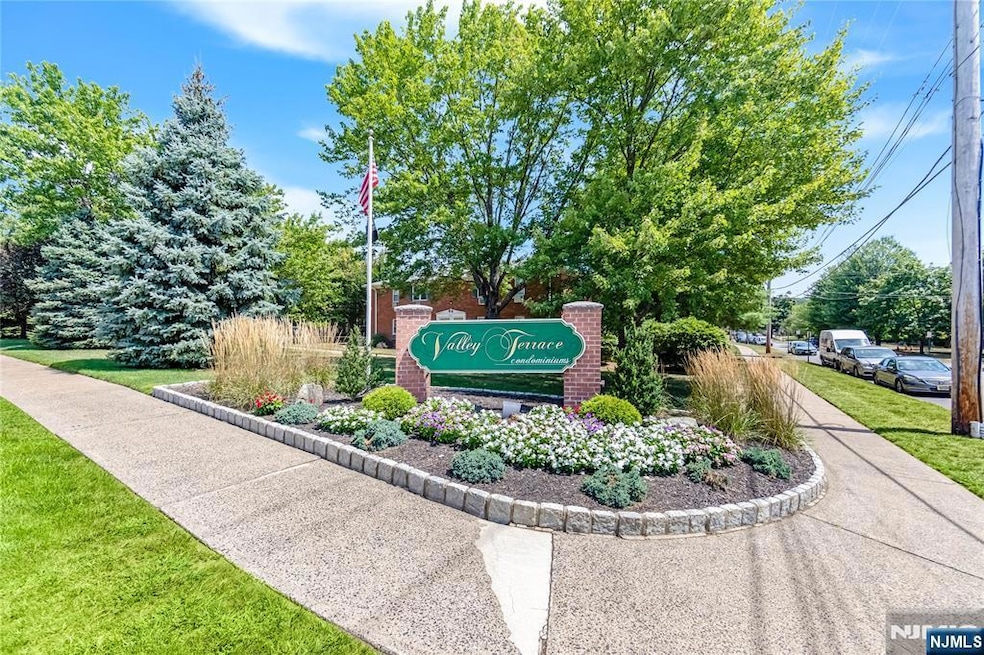 1120 Valley Rd unit 1B, Wayne, NJ 07470 - photo 1