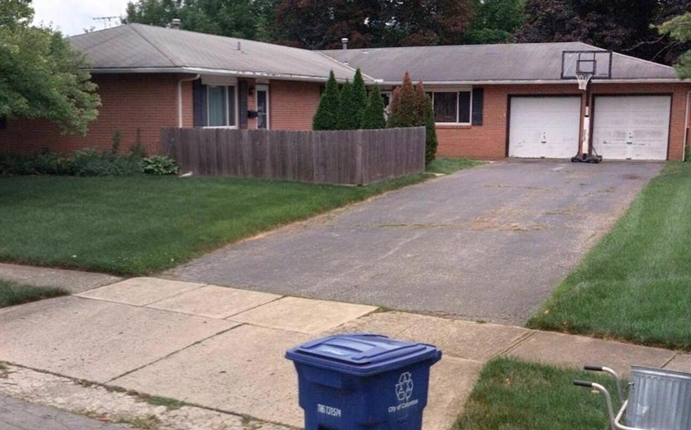 4818 -4820 Winterset Dr, Columbus, OH 43220 - photo 1