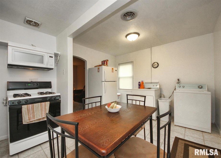 3003 W 67th St, Davenport, IA 52806 - photo 1