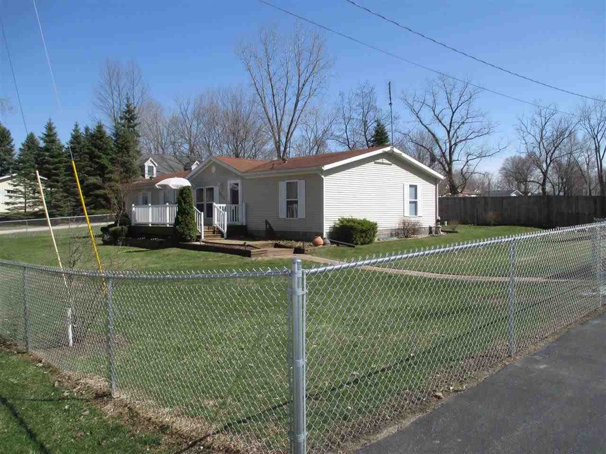 8215 E Lake View Dr, Syracuse, IN 46567 - photo 1