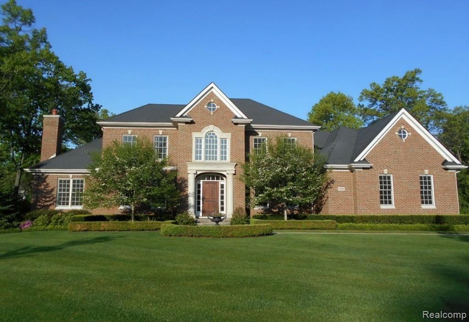 928 Mitchell Ct, Bloomfield Hills, MI 48304 - photo 1