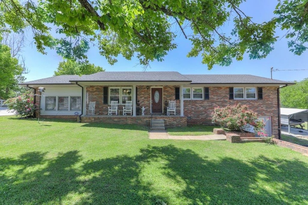 1310 Robinwood Dr, Shelbyville, TN 37160 - photo 1