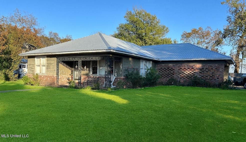 142 West Park N, Duncan, MS 38740 - photo 1