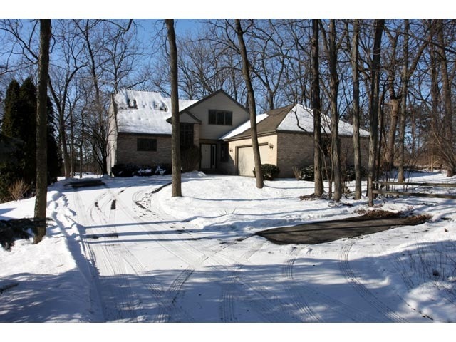 1841 Briarwood Ln, Fitchburg, WI 53575 - photo 1