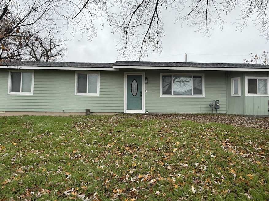 1021 Carolina Rd, Umatilla, OR 97882 - photo 1