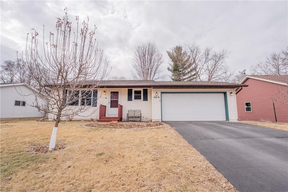 2616 Diane Ln, Eau Claire, WI 54703 - photo 1