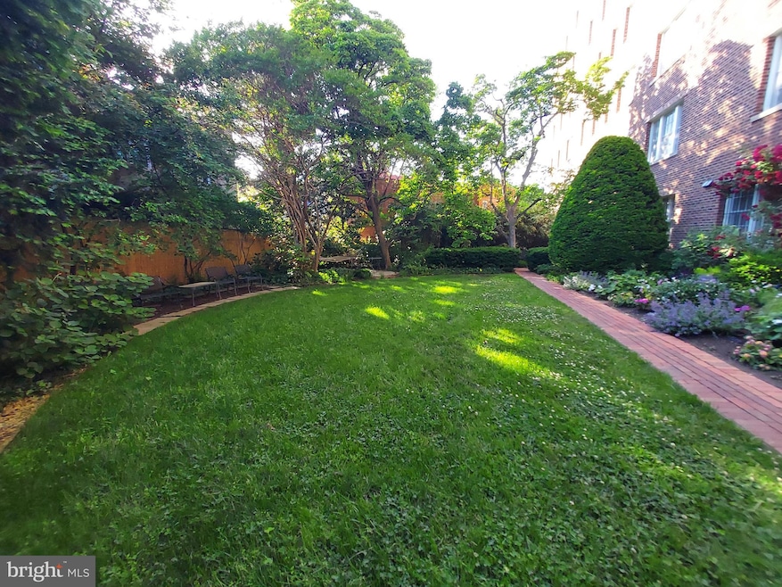 1661 Crescent Place NW unit 102, Washington, DC 20009 - photo 1