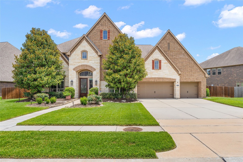 WELCOME HOME TO THE MASTER PLANNED COMMUNITY OF CYPRESS CREEK LAKES!