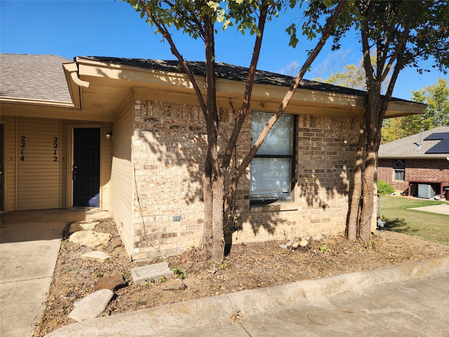 2212 Bernard St unit 22, Denton, TX 76205 - photo 1