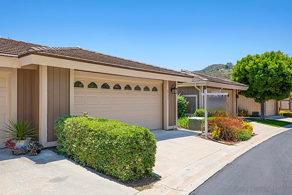 8533 Circle r Valley Ln, Escondido, CA 92026 - photo 1