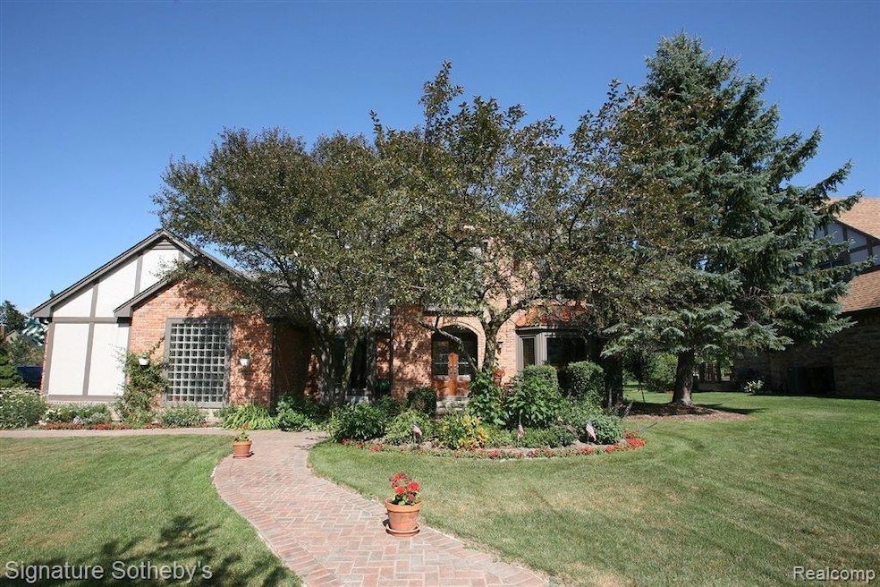 1364 Arbor Creek Dr, Rochester Hills, MI 48306 - photo 1