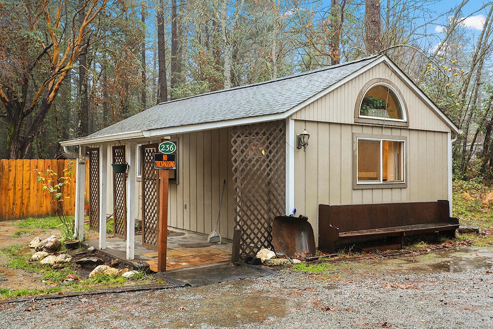 236 Robert Ave, Grants Pass, OR 97527 - photo 1