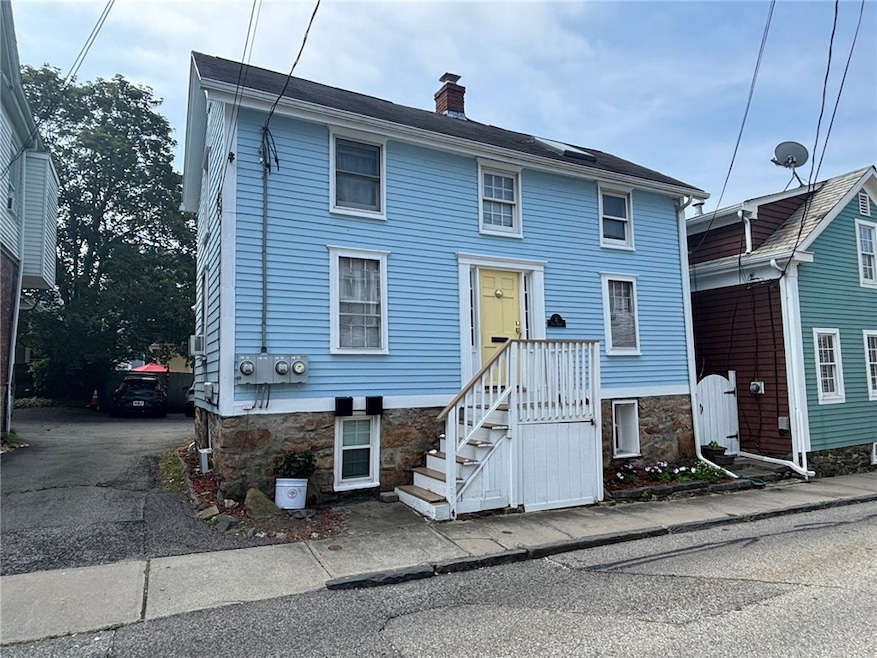 21 Pope St unit 1, Newport, RI 02840 - photo 1