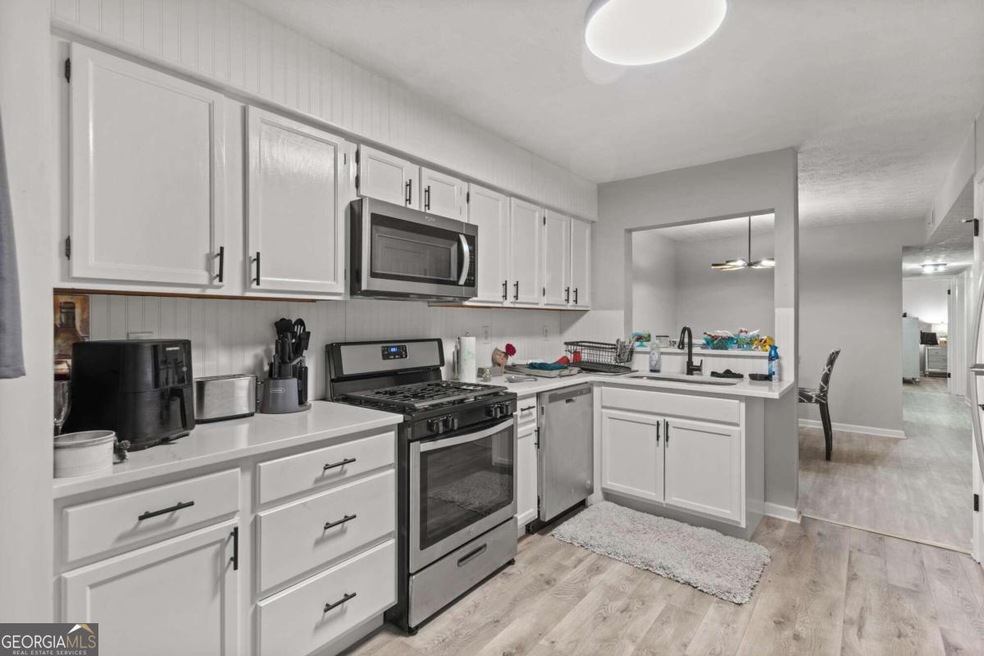 6396 Oakleaf Ln, Morrow, GA 30260 - photo 1