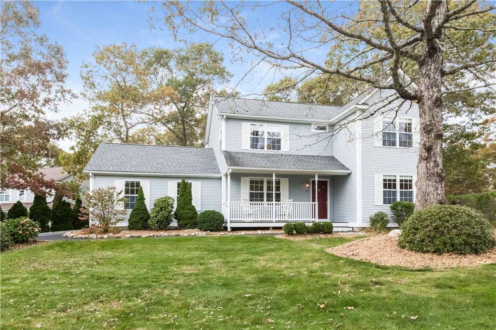 BEAUTIFUL FRONT YARD