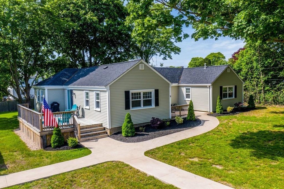 9 Norcroft St, South Dartmouth, MA 02748 - photo 1