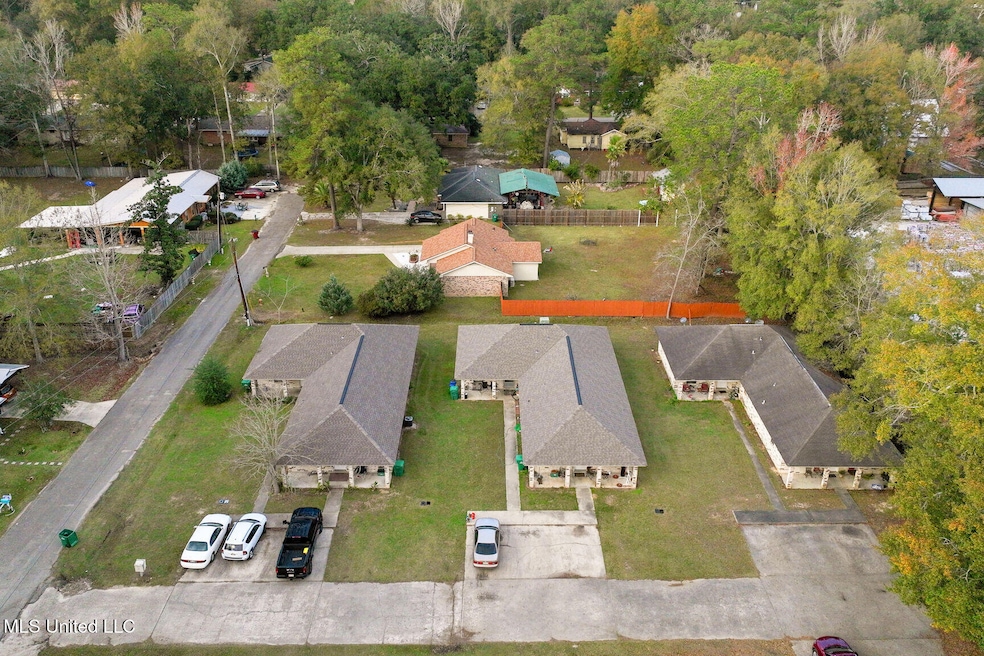 2204 S McGeehee Ln, Picayune, MS 39466 - photo 1