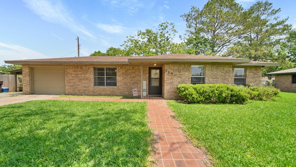 Welcome home to 314 Avenue A in Brazoria,TX. This charming home is located on a quiet dead end street.