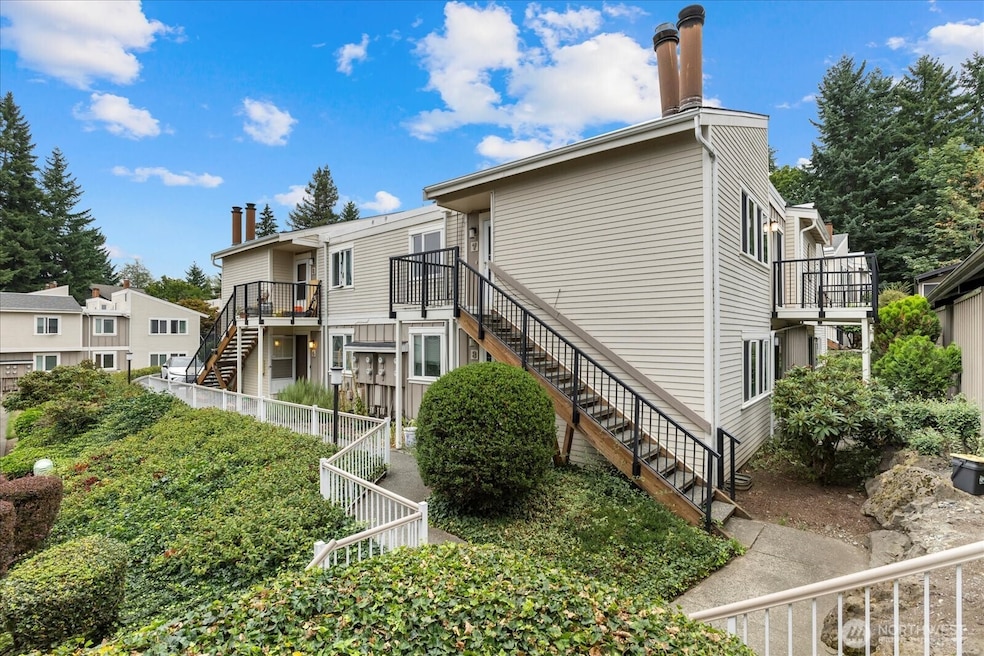 12716 NE 120th St unit H7, Kirkland, WA 98034 - photo 1