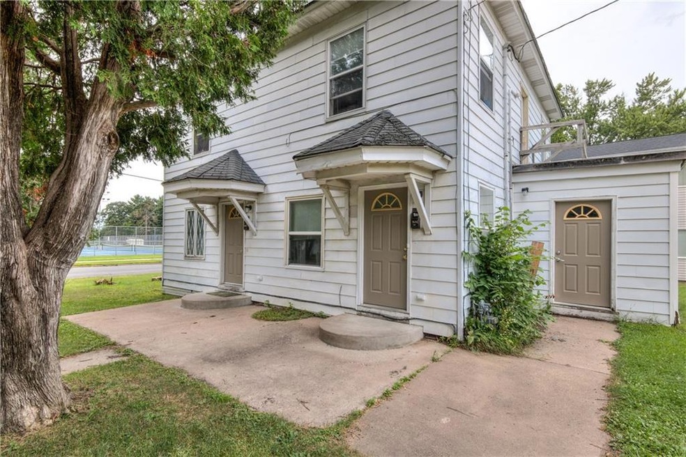 Corner Lot Duplex near College and walking distanc