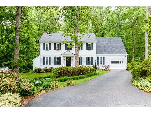 Landscaping and a corner lot on a cul de sac
