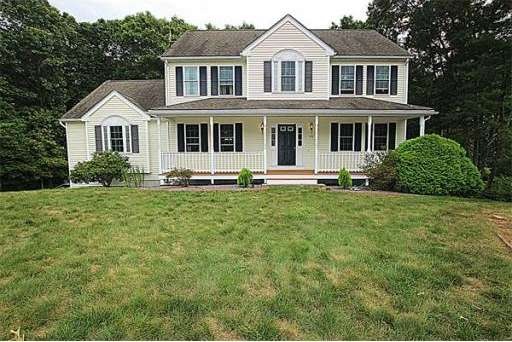 100 Londonderry Way, Uxbridge, MA 01569 - photo 1