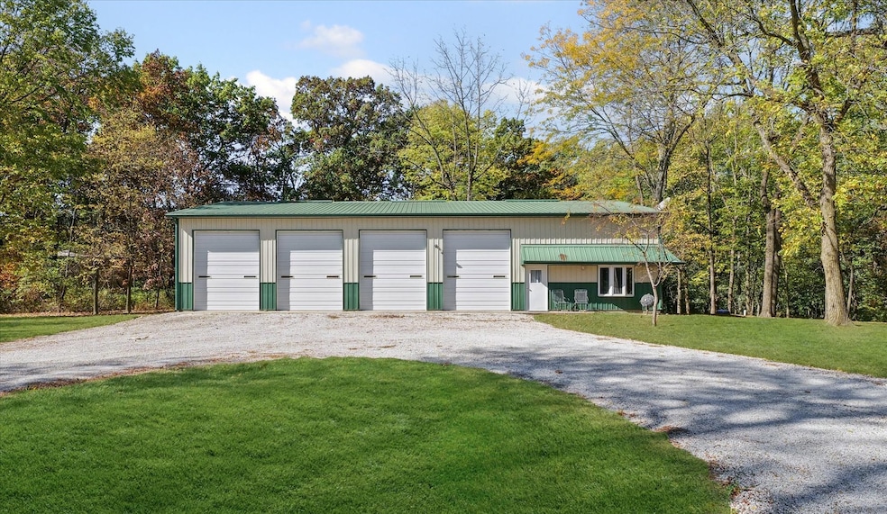 1662 E County Road 1275 N, Villa Grove, IL 61956 - photo 1