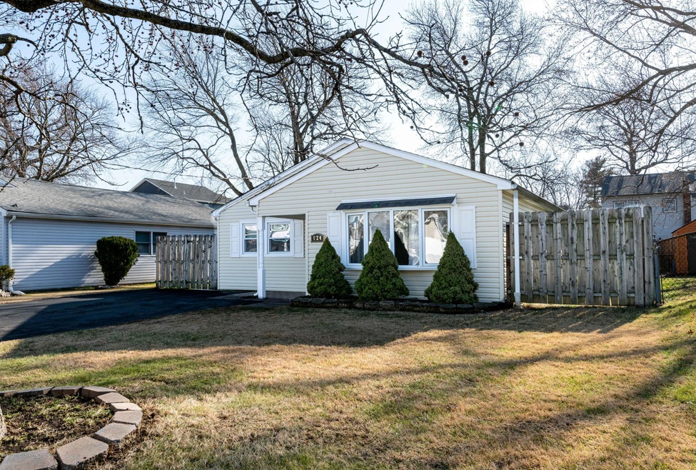 624 Aumack Ave, Keyport, NJ 07735 - photo 1