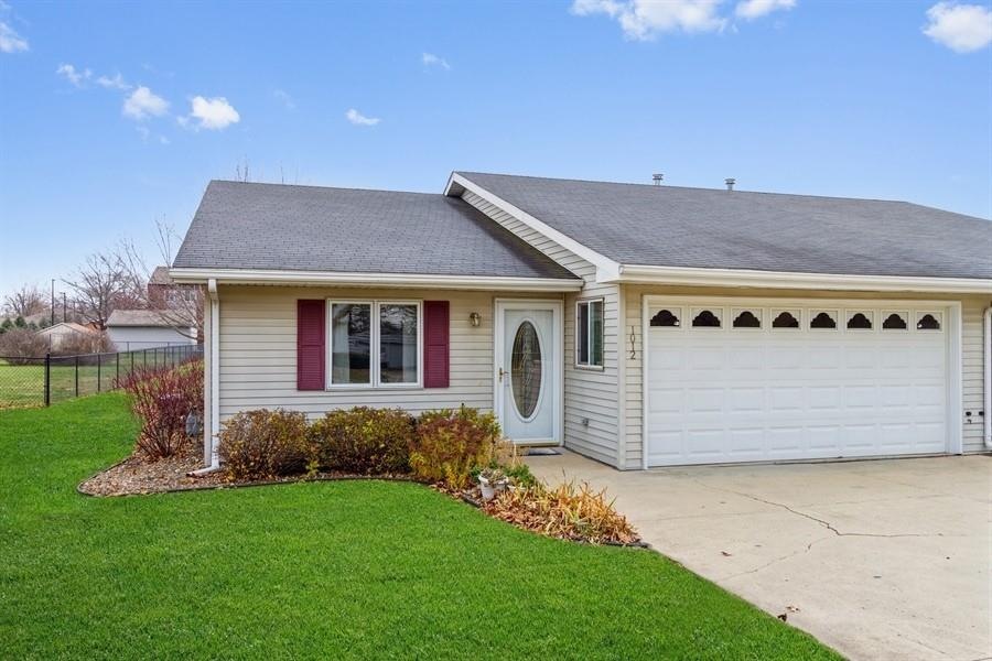 1012 E 10th St S, Newton, IA 50208 - photo 1