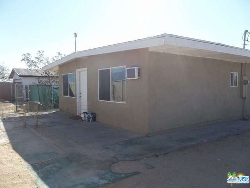 5 ACRES CUTE HOME