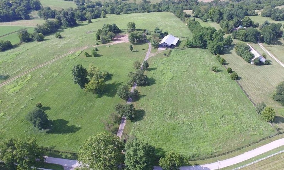 1100 Elliston Ln, Versailles, KY 40383 - photo 1