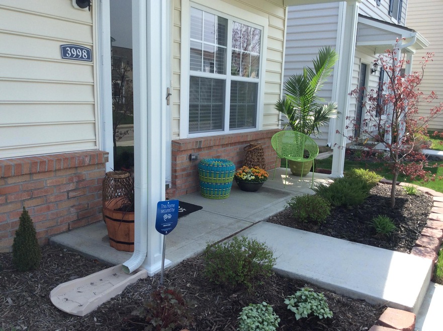 -3998 sweet shadow -front porch pic