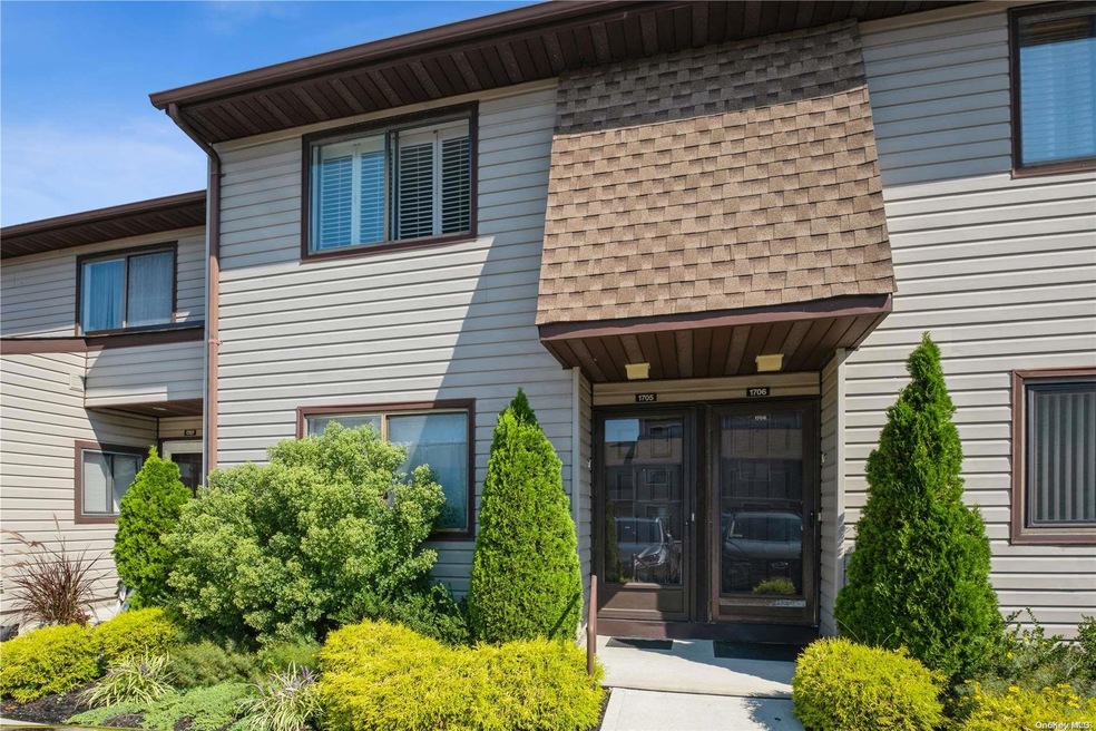 100 Daly Blvd unit 1705, Oceanside, NY 11572 - photo 1