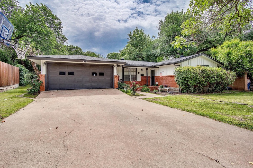 1112 Valley View Dr, Hurst, TX 76053 - photo 1