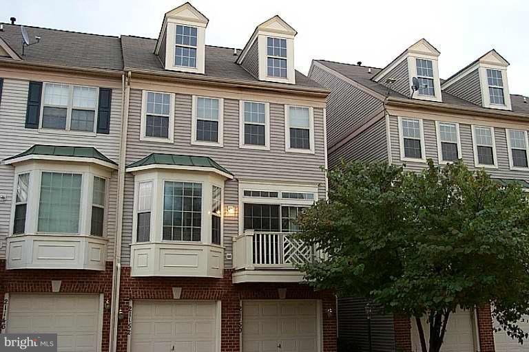 21150 Domain Terrace unit 12, Sterling, VA 20165 - photo 1