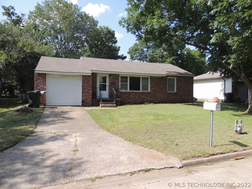 310 E Falletti Ave, Claremore, OK 74017 - photo 1