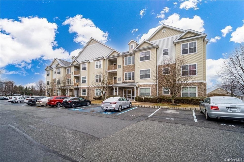 923 Tower Ridge Cir, Middletown, NY 10941 - photo 1