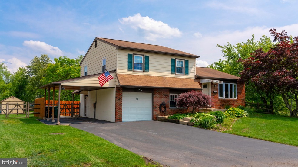 102 Meadowland Dr, Red Hill, PA 18076 - photo 1