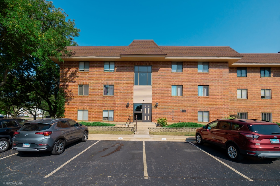 10 E Fountainview Ln unit 1B, Lombard, IL 60148 - photo 1