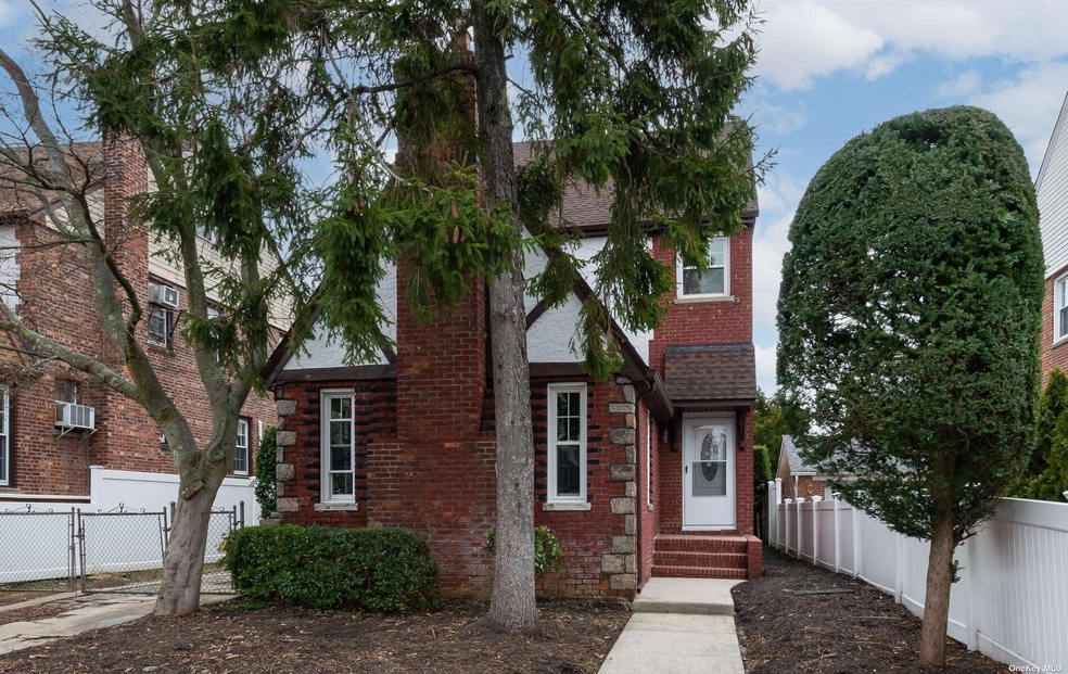 14 Dubonnet Rd, Valley Stream, NY 11581 - photo 1