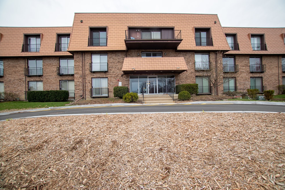 4050 Dundee Rd unit 203K, Northbrook, IL 60062 - photo 1