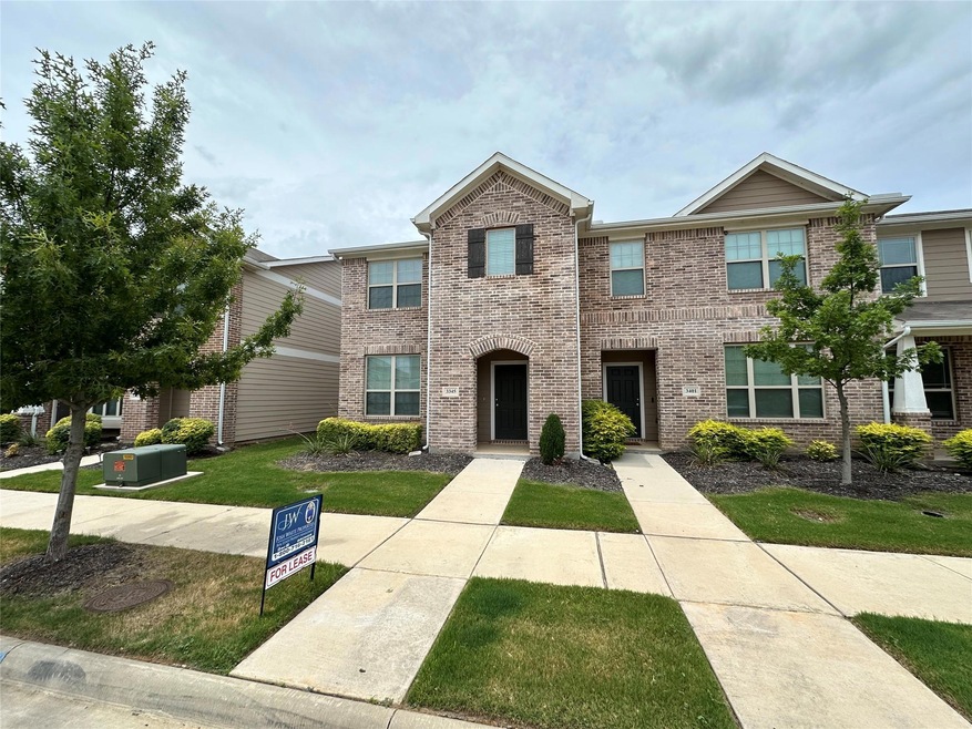 Multi unit property featuring a front yard