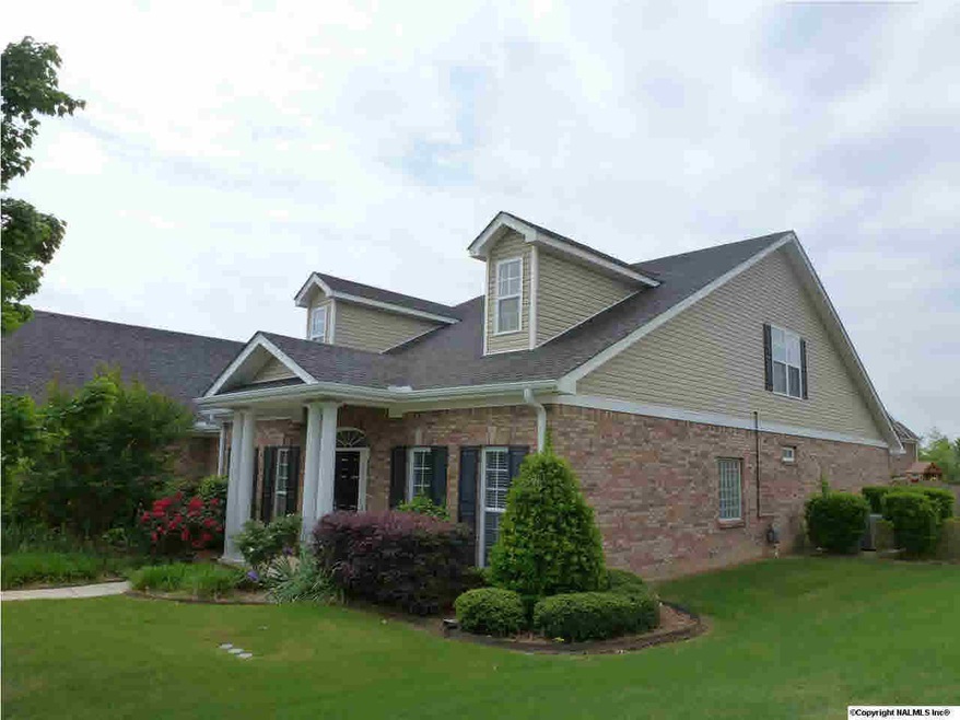 3007 COBBLE FARMS DRIVE, HAMPTON COVE, AL 35763. A fabulous property located within two minutes of the Robert Trent Jones 54 hole Championship Golf Course.