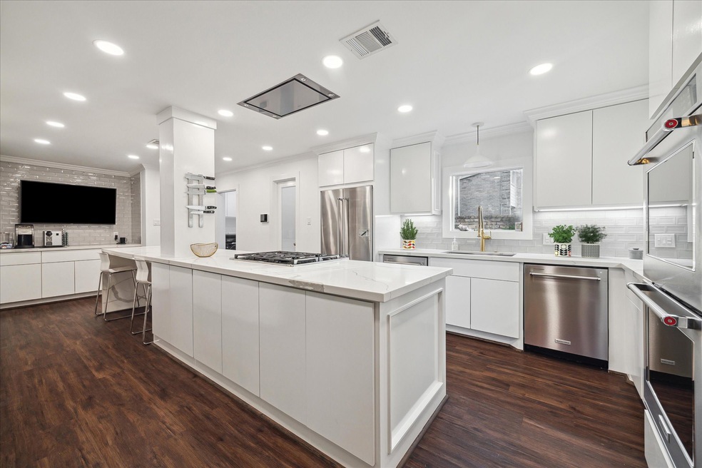 10226 Briar Forest Dr, Houston, TX 77042 - photo 1