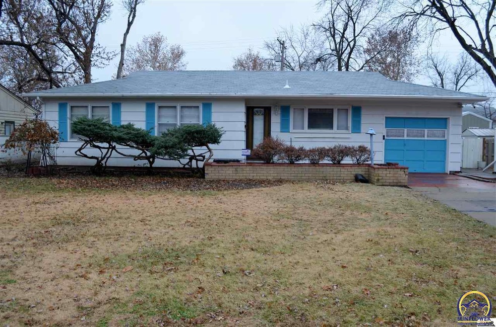 1109 SW Armagh St, Topeka, KS 66611 - photo 1