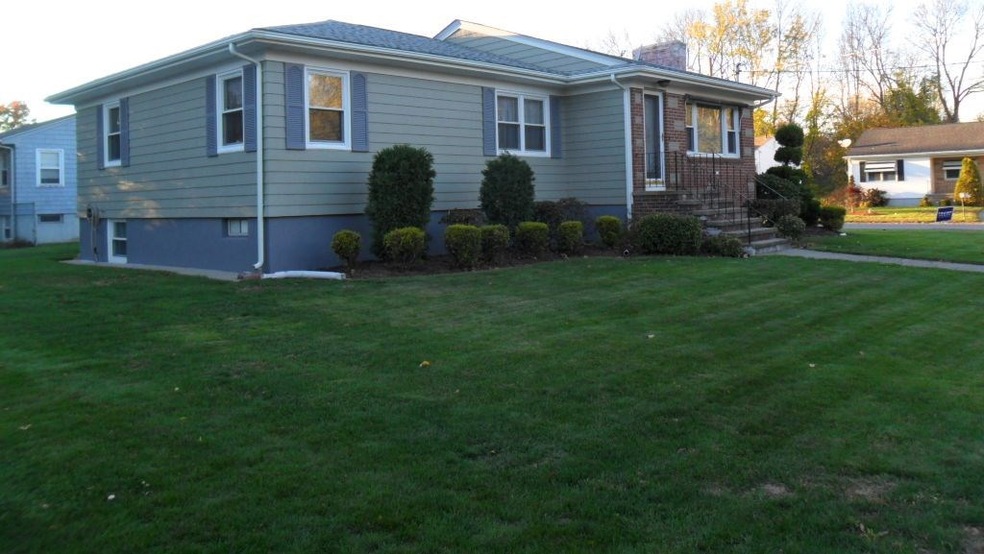 33 Rotary Dr, Johnston, RI 02919 - photo 1