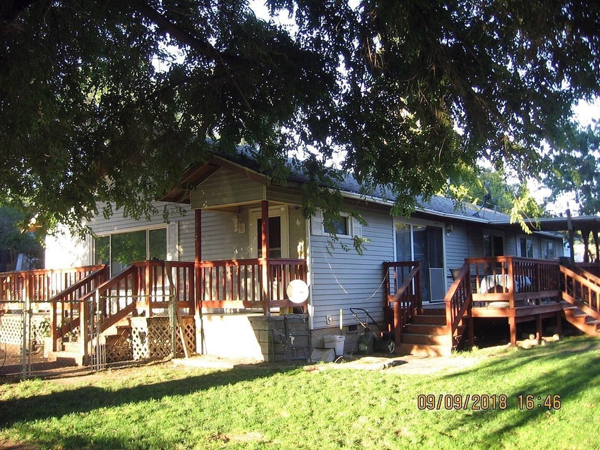 1917 Siskiyou St, Klamath Falls, OR 97601 - photo 1